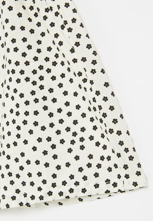 Pop Candy - Shorts with flowers - white & black 