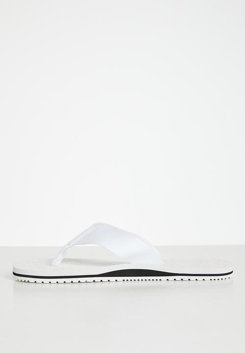 Calvin Klein - Institutional bold logo - bright white