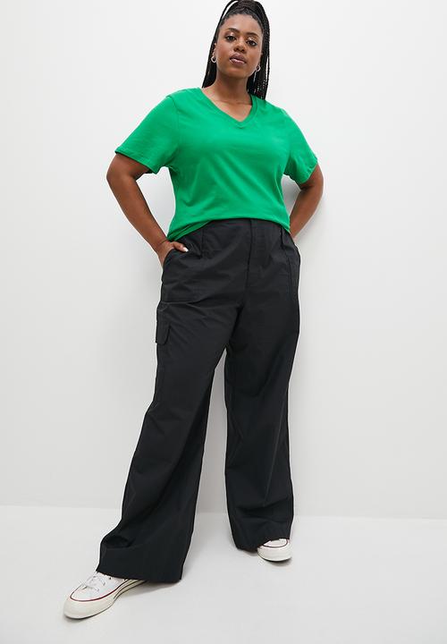 Superbalist - Basic v-neck easy fit tee - green