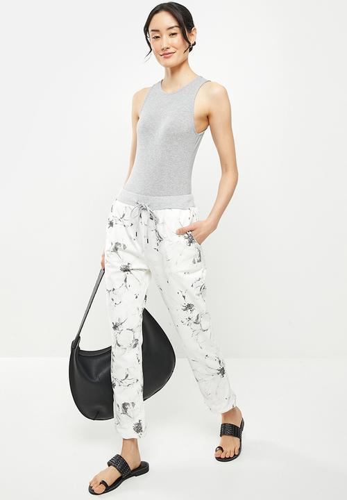 Stella Morgan - Printed knit capri pants - grey 