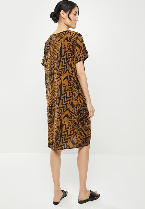 Stella Morgan - Zig zag printed loose fit shift dress - black & brown 