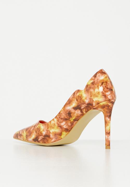 Plum - Tangerine court heel - orange