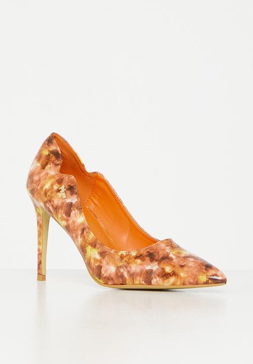 Plum - Tangerine court heel - orange