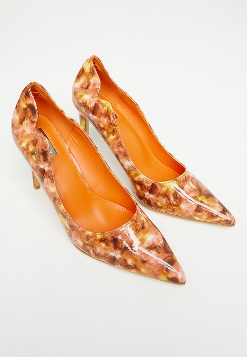Plum - Tangerine court heel - orange