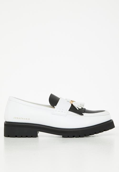 J kiltie tassel - white/black Jonathan D Slip-ons and Loafers ...