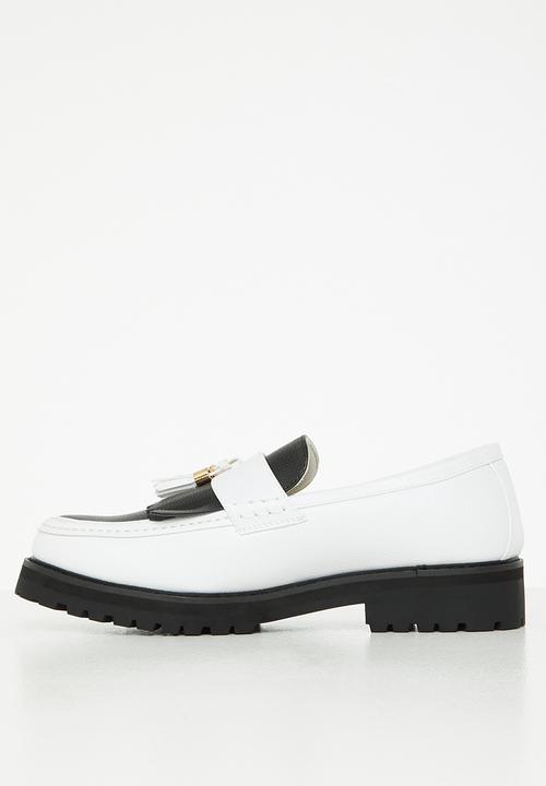 Jonathan D - J kiltie tassel - white/black
