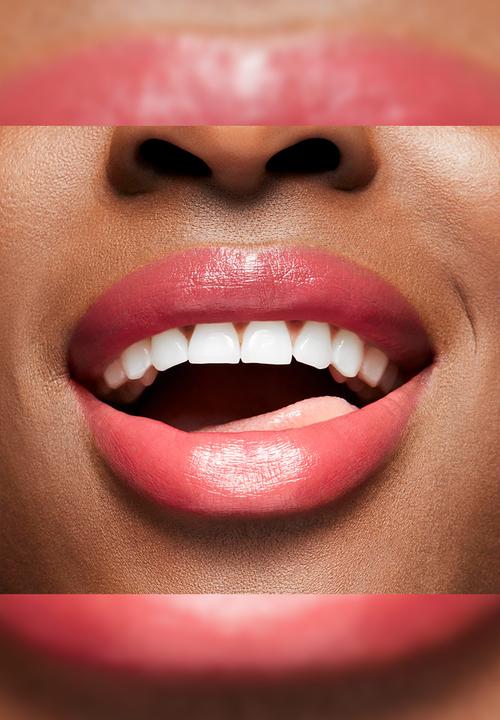 MAC - Bubbles & Bows Lustreglass Lipstick - Pour Another