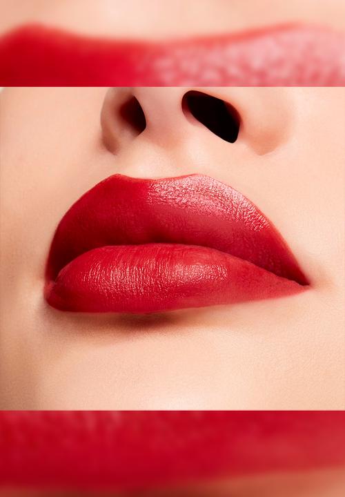 MAC - Powder Kiss Velvet Blur Slim Stick - Dubonnet Buzz