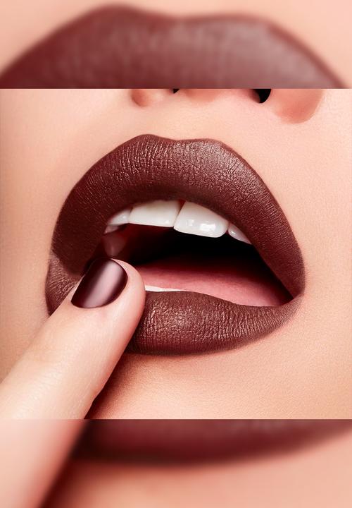 MAC - Powder Kiss Velvet Blur Slim Stick - Love Clove