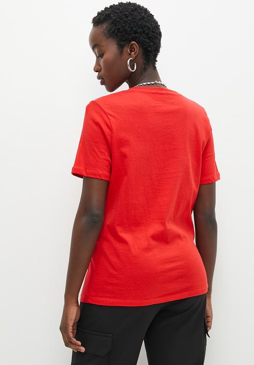 Superbalist - Relaxed basic v neck - red