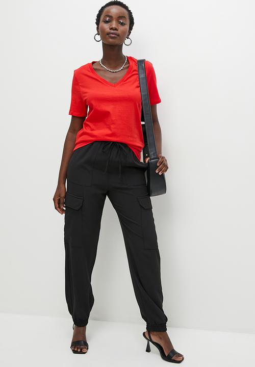 Superbalist - Relaxed basic v neck - red