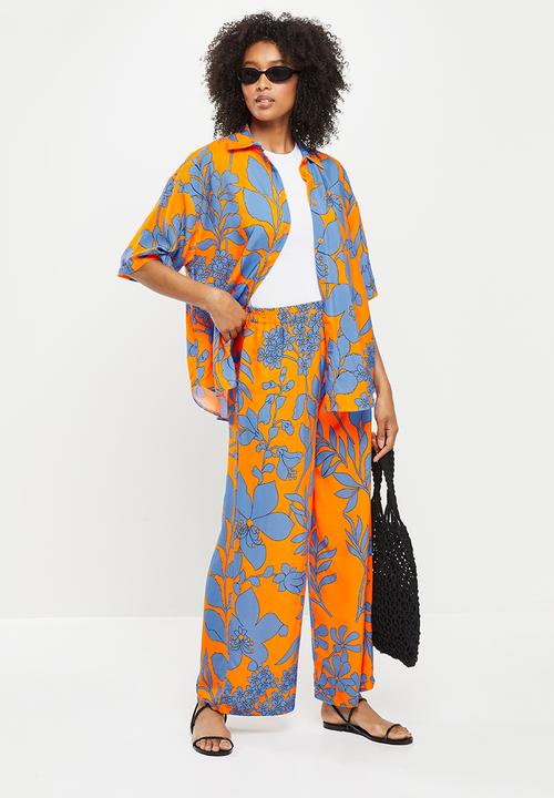Me&B - Boxy regular length shirt - orange blue floral
