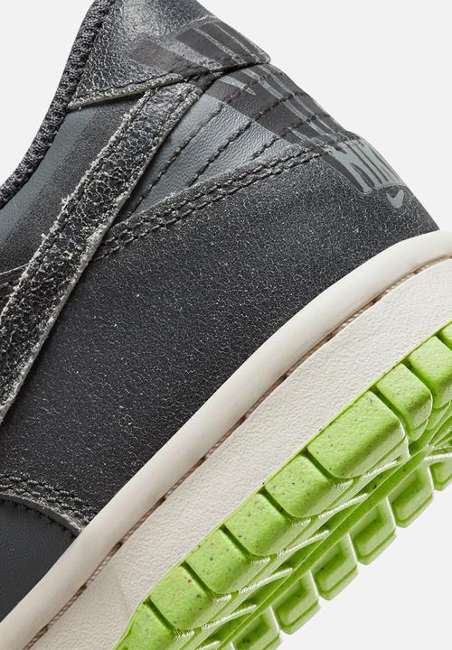 Nike - Nike dunk low se - iron grey/phantom-ghost green