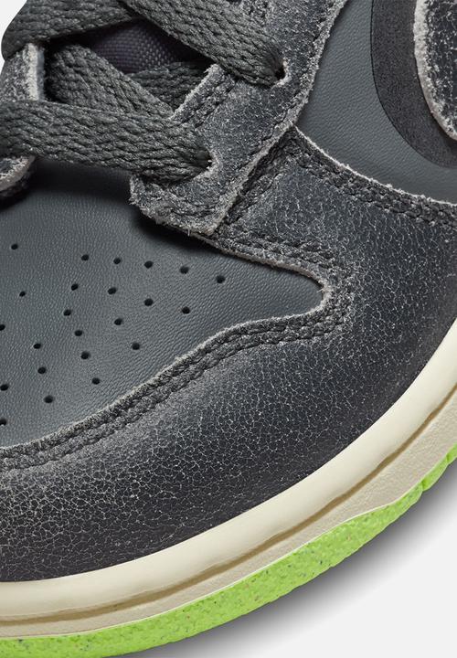 Nike - Nike dunk low se - iron grey/phantom-ghost green