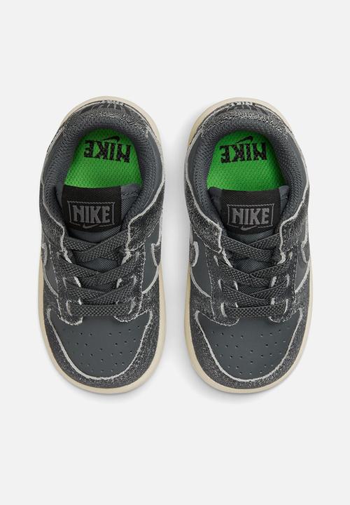 Nike - Nike dunk low se - iron grey/phantom-ghost green