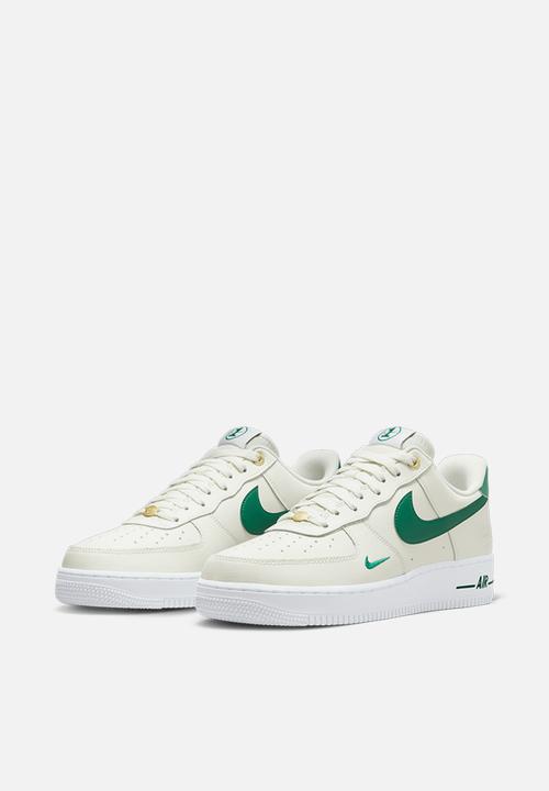 Nike - Air Force 1 '07 LV8 - sail/malachite-white-metallic gold