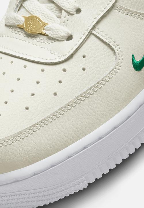Nike - Air Force 1 '07 LV8 - sail/malachite-white-metallic gold