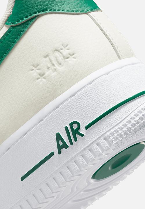 Nike - Air Force 1 '07 LV8 - sail/malachite-white-metallic gold