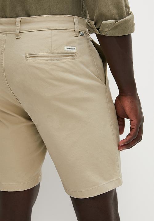 Lark & Crosse - Regular fit chino short - stone