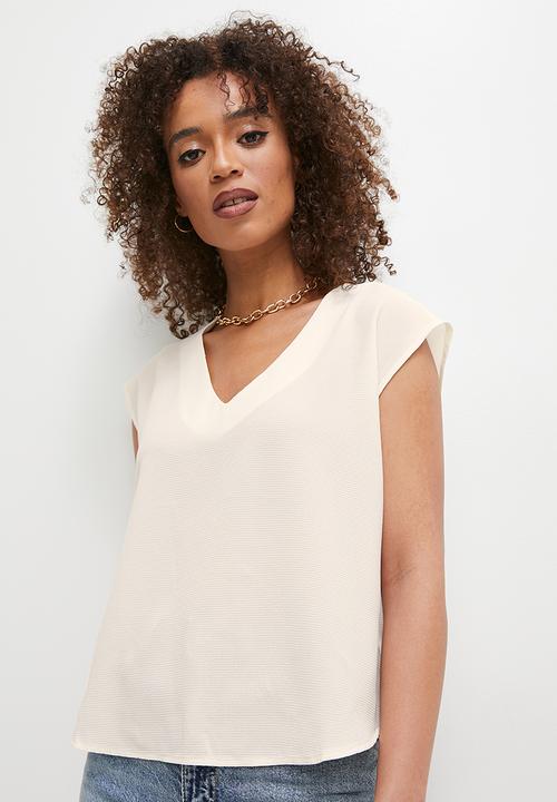 Superbalist - Basic woven v neck shell - blanc de blanc