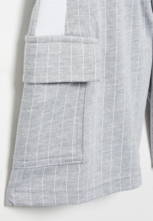 Superbalist - Fleece cargo shorts - grey & white
