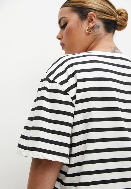 Superbalist - Basic crew aop tee - black & white