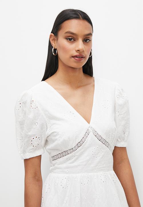 Superbalist - Puff sleeve anglaise tierred midi - white