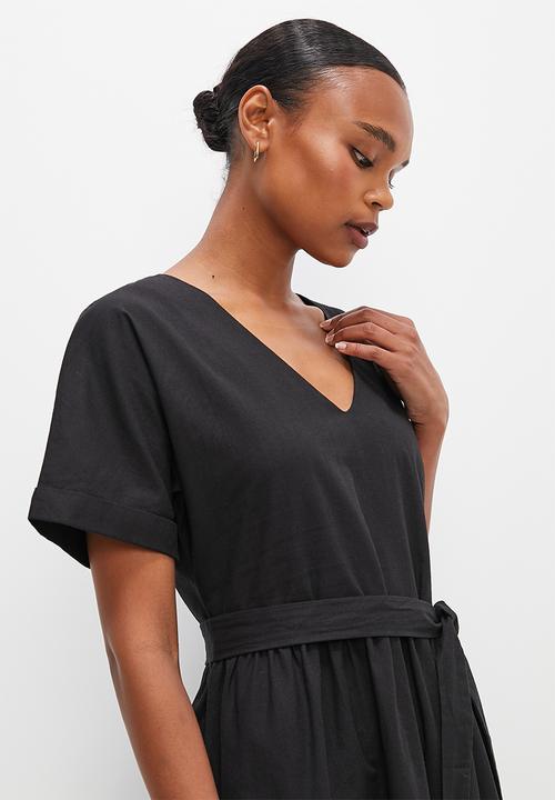 edit - V-neck pocket detail fit & flare midi - black