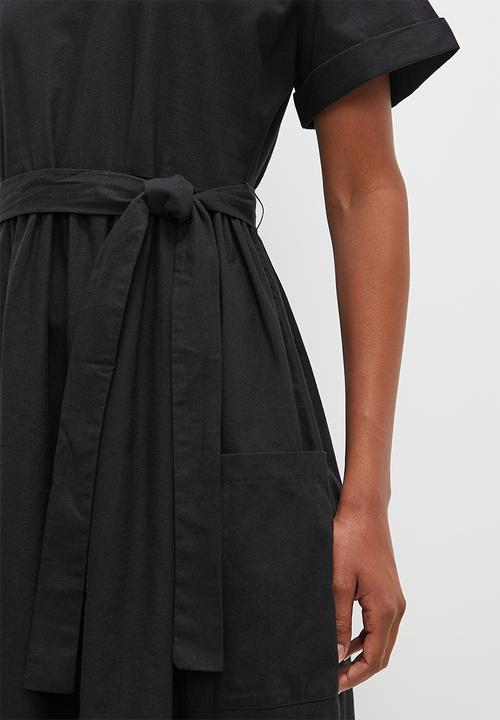 edit - V-neck pocket detail fit & flare midi - black