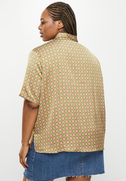 Cotton On - Curve amalfi short sleeve satin shirt - multi