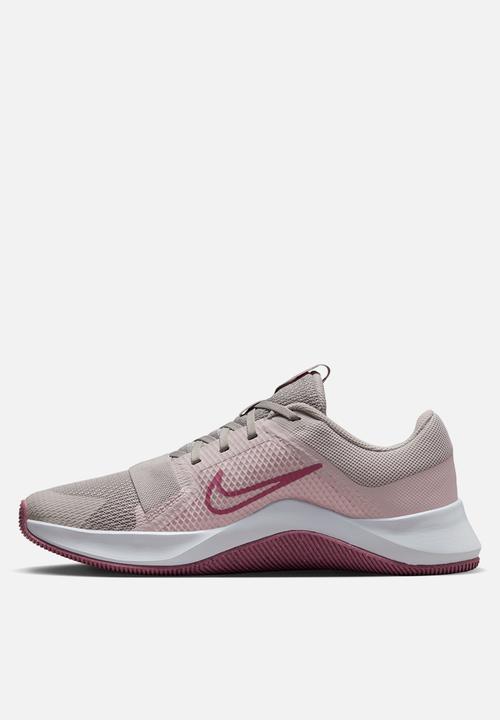 Nike - W nike mc trainer 2 - lt iron ore, desert berry & barely rose