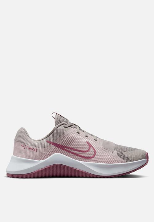 Nike - W nike mc trainer 2 - lt iron ore, desert berry & barely rose