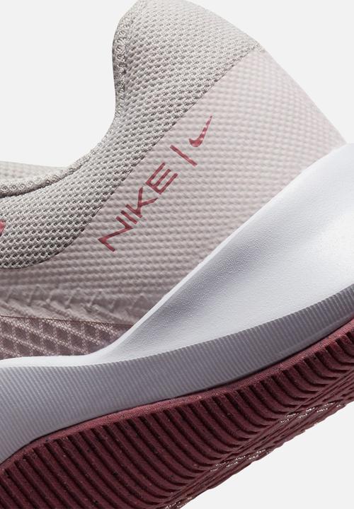 Nike - W nike mc trainer 2 - lt iron ore, desert berry & barely rose
