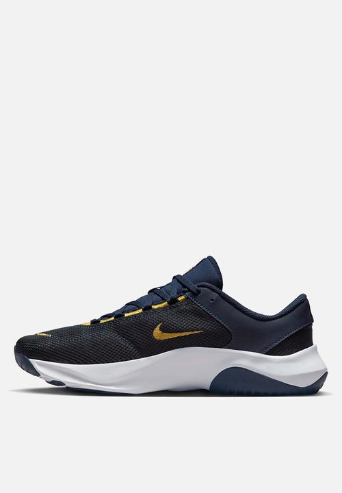 Nike - Legend essential 3