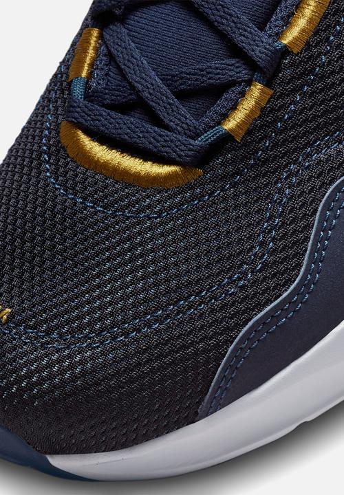 Nike - Legend essential 3