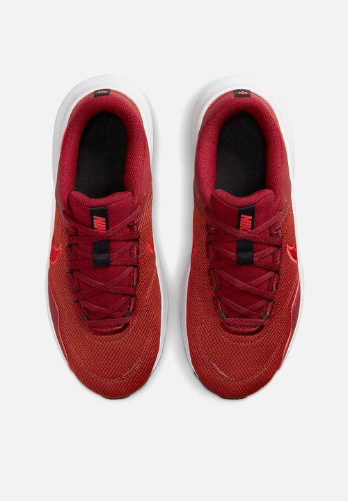 Nike - Legend Essential 3