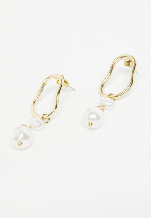 Superbalist - Heidi faux pearl earrings - gold
