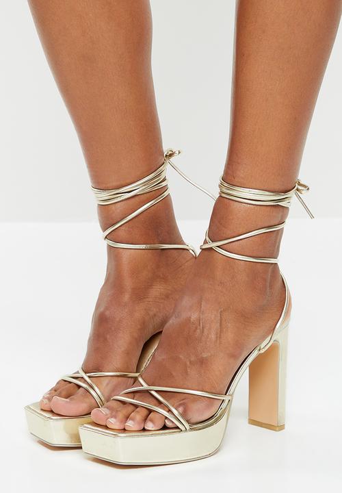 Public Desire - Bring it block heel - gold 