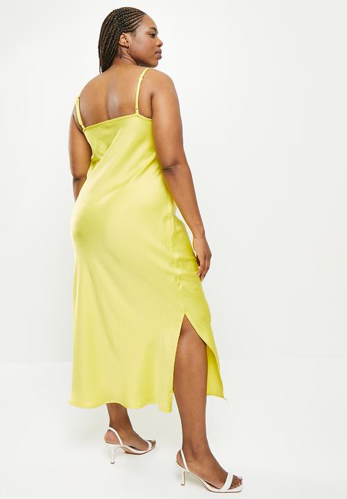 Me&B - Plus wrap ruched dress side slit - yellow
