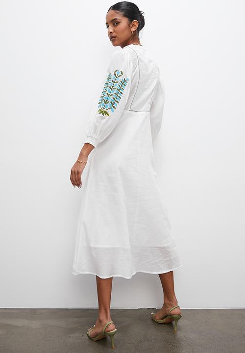 Superbalist - Anglaise babydoll dress - white & blue