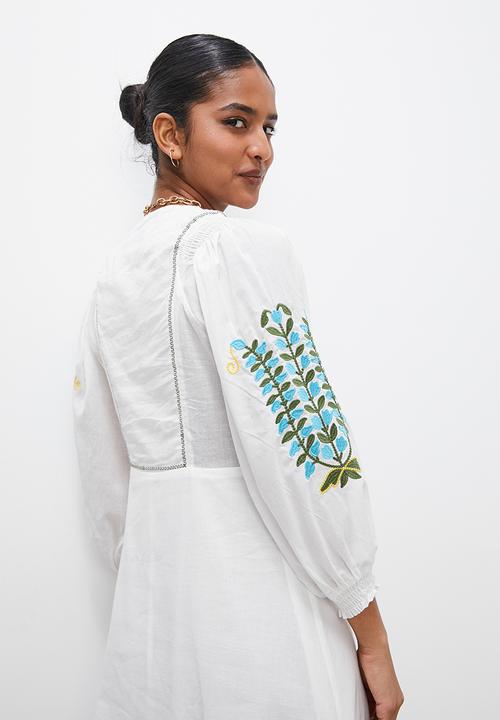 Superbalist - Anglaise babydoll dress - white & blue