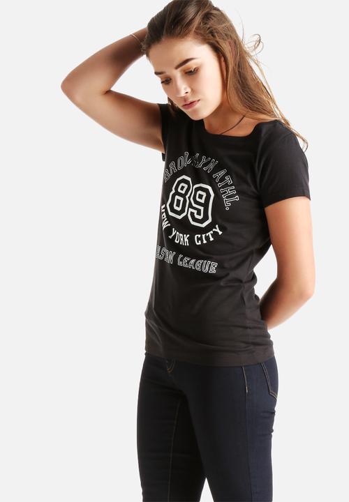 Jacqueline de Yong - Chicago Tee