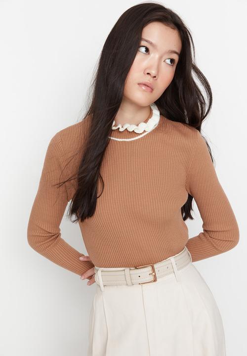 Trendyol - Frill detail fitted sweater - camel