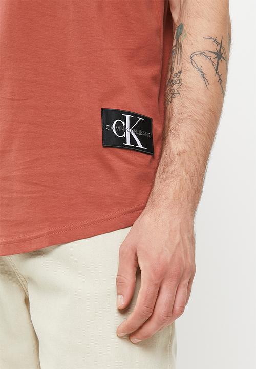 Calvin Klein - Badge turn up sleeve - terracotta tile