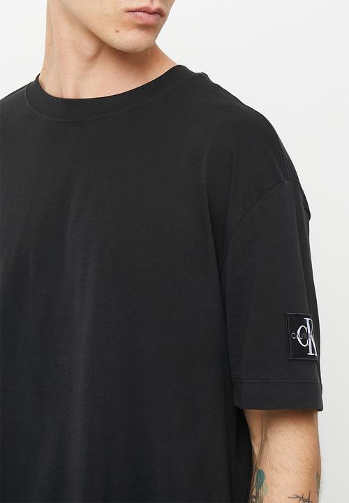 Calvin Klein - Monogram badge oversized tee - ck black
