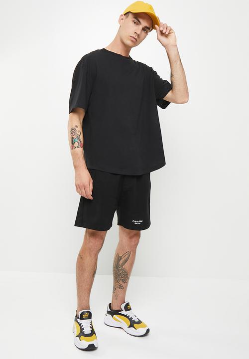 Calvin Klein - Monogram badge oversized tee - ck black