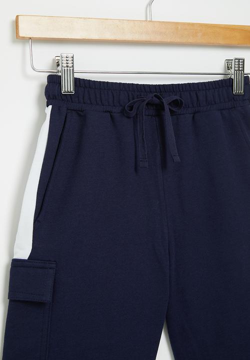 Superbalist - Fleece cargo shorts - navy & white insets 