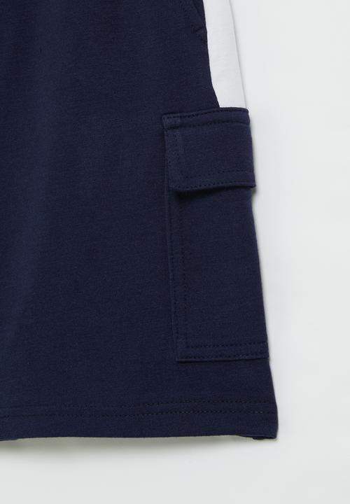 Superbalist - Fleece cargo shorts - navy & white insets 
