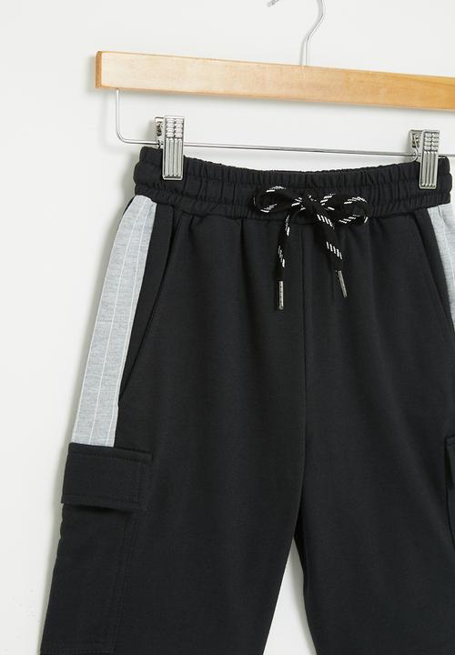 Superbalist - Fleece cargo shorts - black/grey
