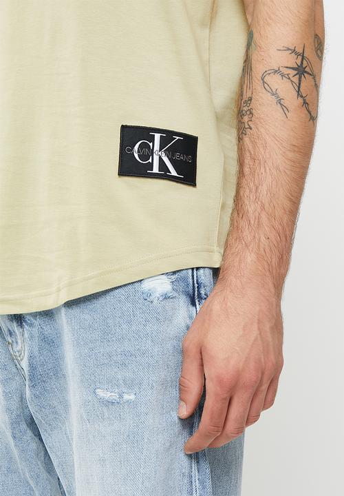 Calvin Klein - Badge turn up sleeve - wheat fields